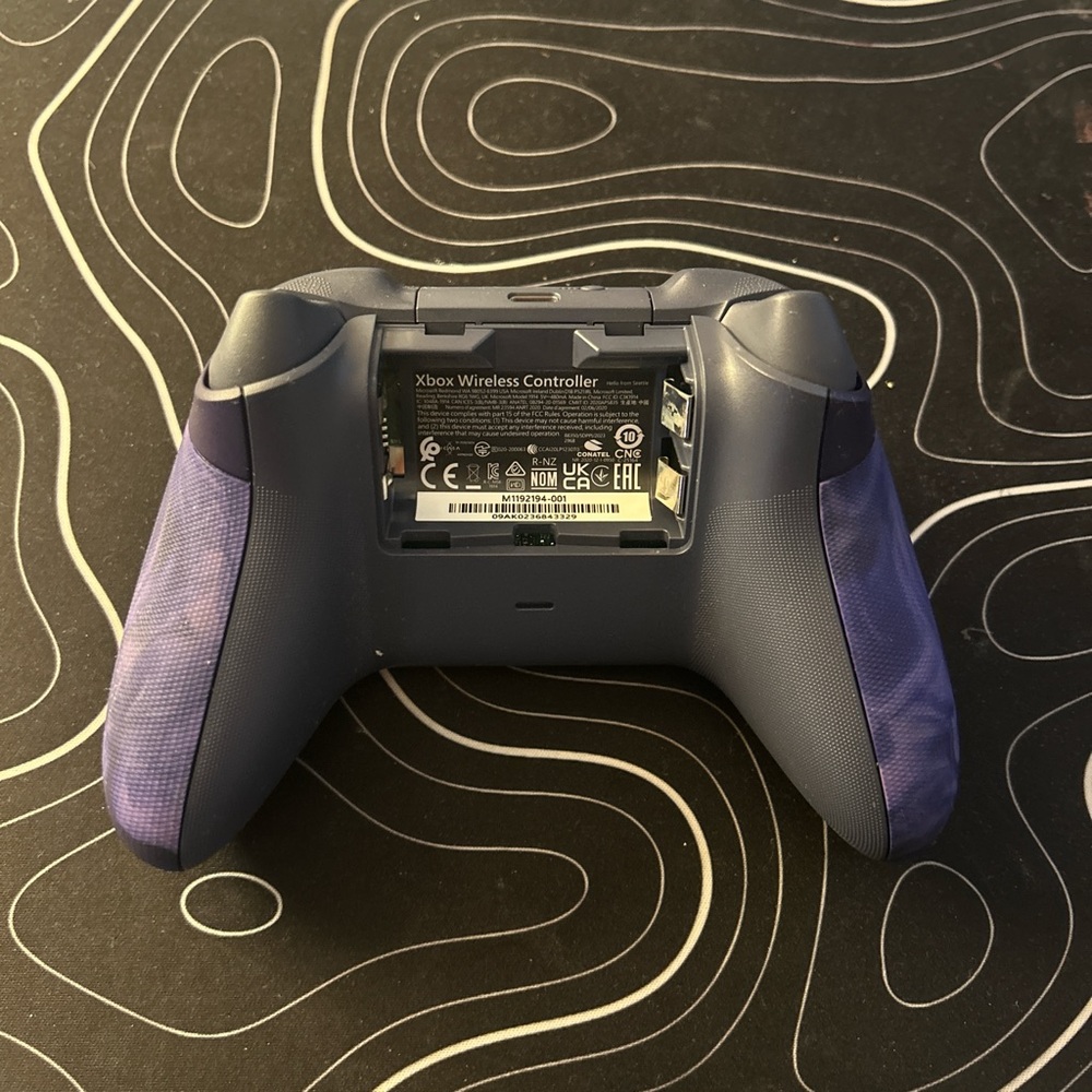 Xbox Wireless Controller - Purple - Picture 3 of 3